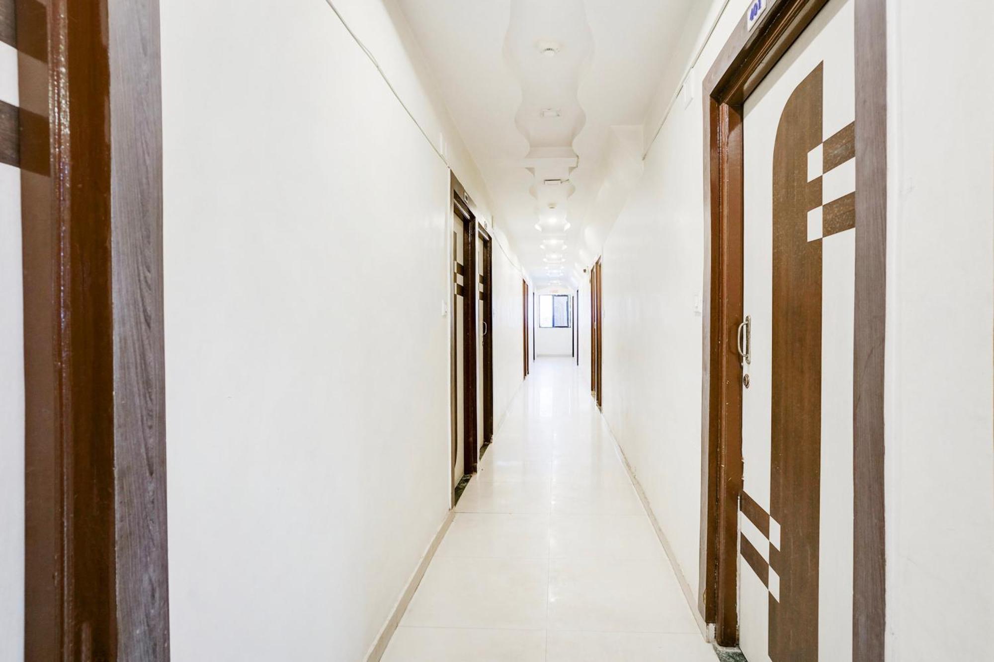 Hotel Neelkanth Palace Ahmedabad Buitenkant foto